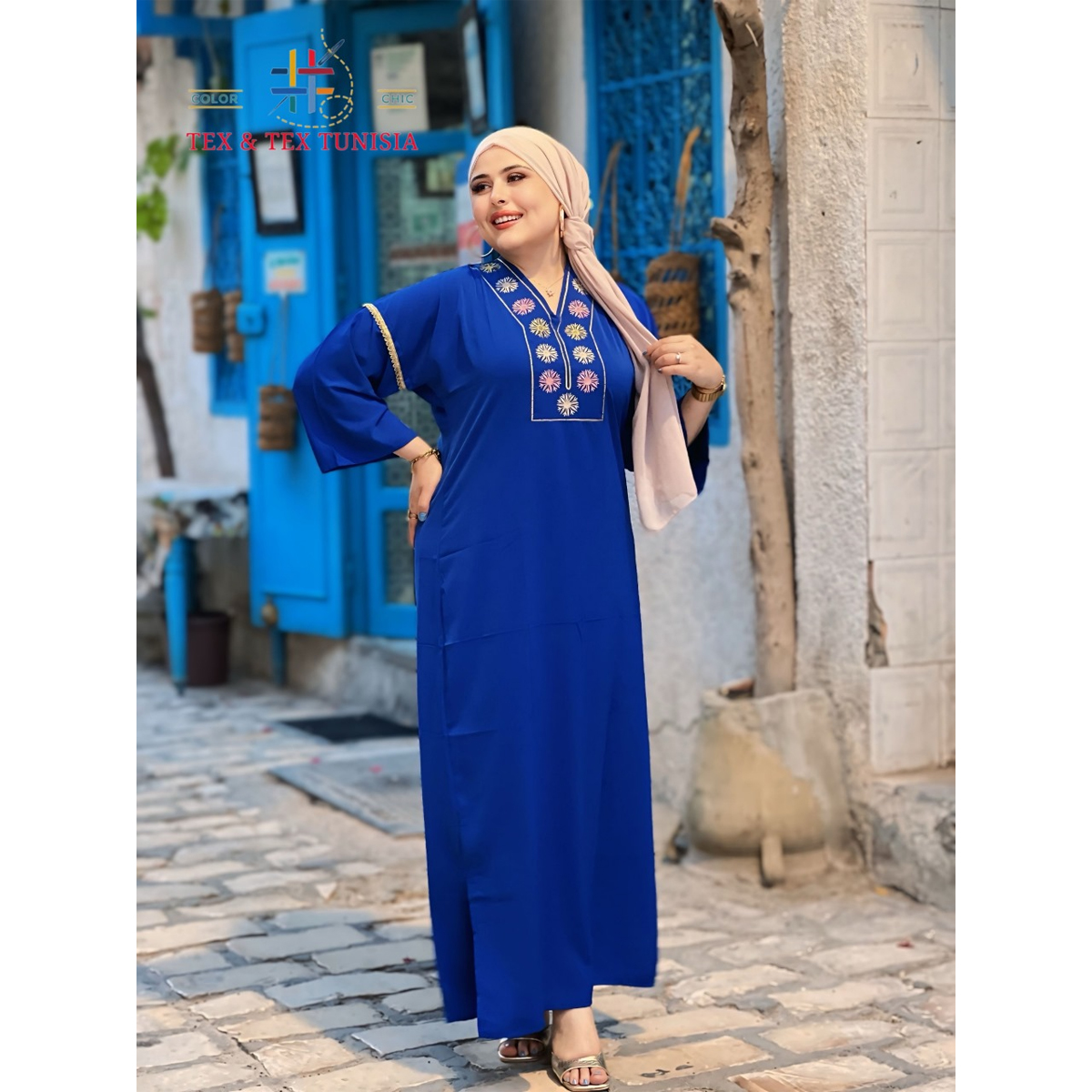 Jebba fashion printemps-été 2025 - Jebba Chams en Crêpe haut de gamme en broderie motif chams sur la poitrine, en bleu roi B