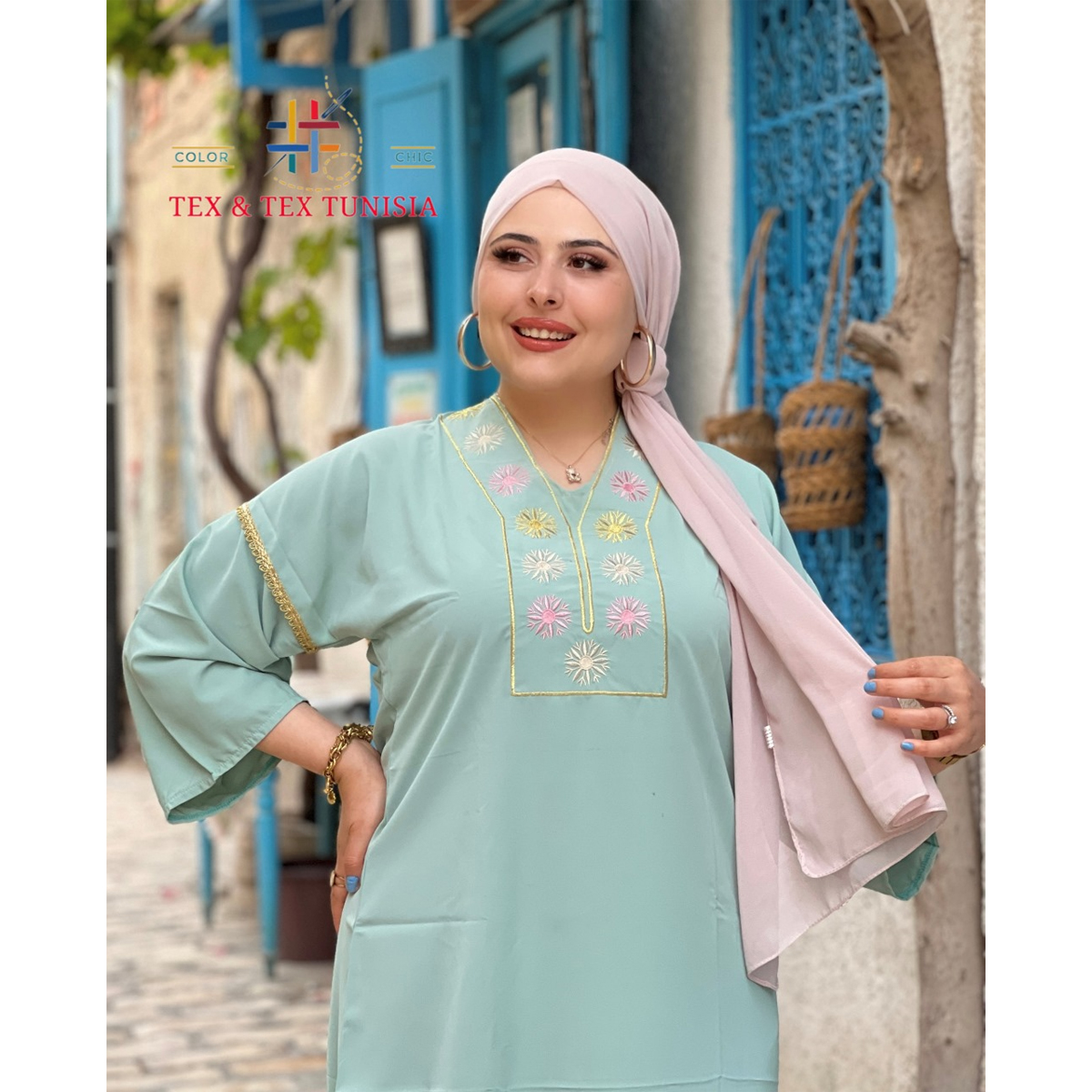 Jebba fashion printemps-été 2025 - Jebba Chams en Crêpe haut de gamme en broderie motif chams sur la poitrine, en vert d’eau A