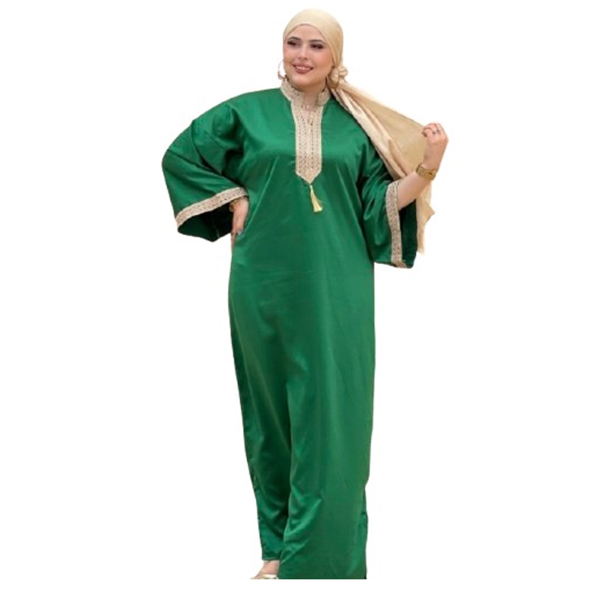 Jebba fashion printemps-été 2025 - Jebba Joury en Satin Osaka en broderie argentée sur la poche et poitrine, en vert