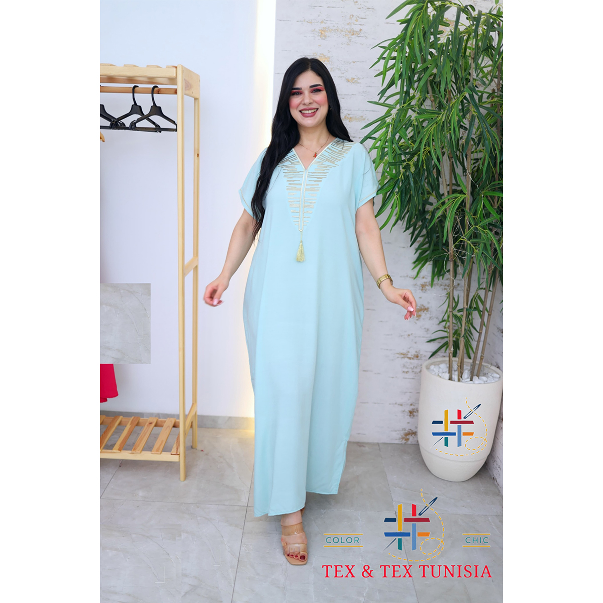 Jebba fashion printemps-été 2025 - Jebba demi manche motif Cléopâtre en broderie dorée col V en vert d’eau B